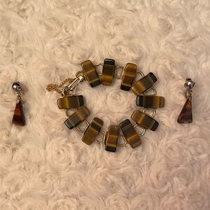 Vintage NWOT Tiger Eye Bracelet with a folded Clasp & Matching Clip on Earrings